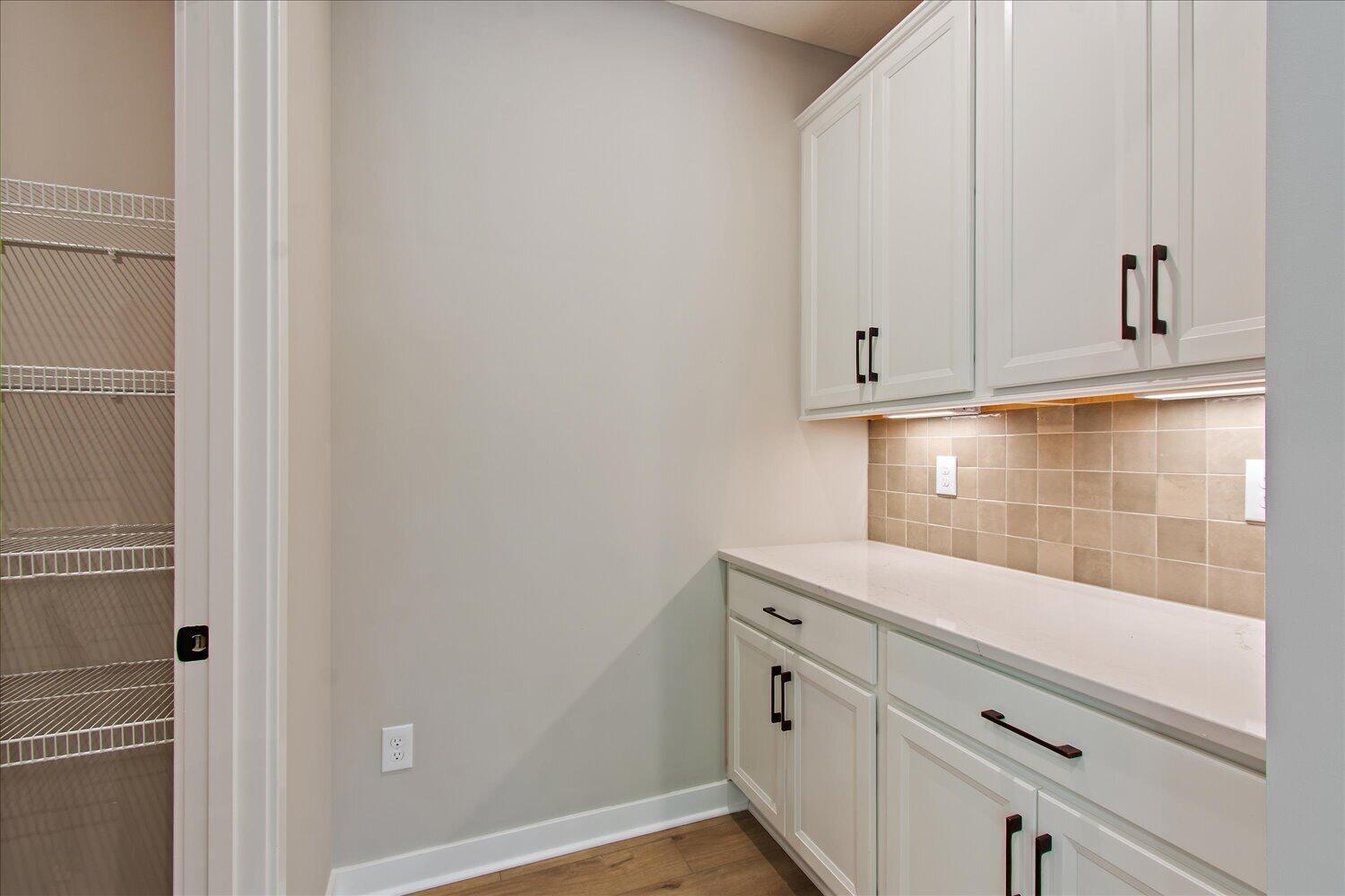 06-Kitchen and Pantry