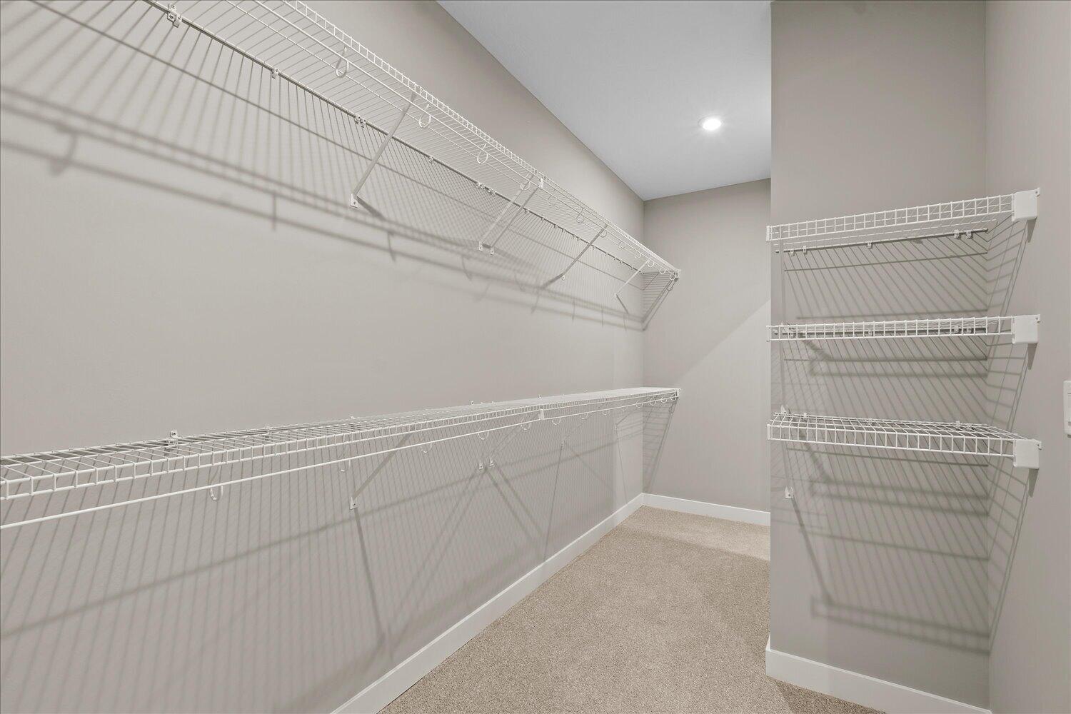 21-Walk in Closet