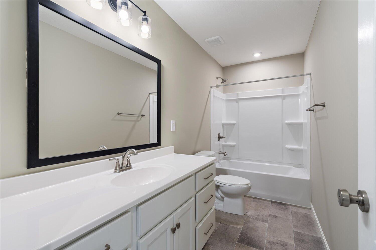 23-Full Bathroom