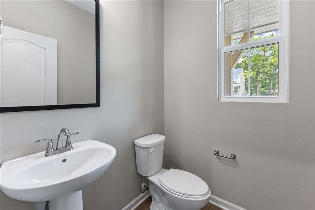 Smooth walls and a pedestal sink define this class