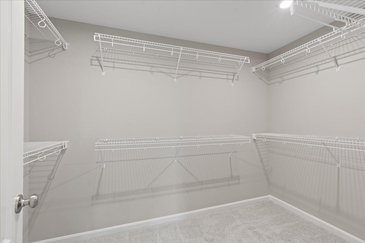 22-Walk in Closet