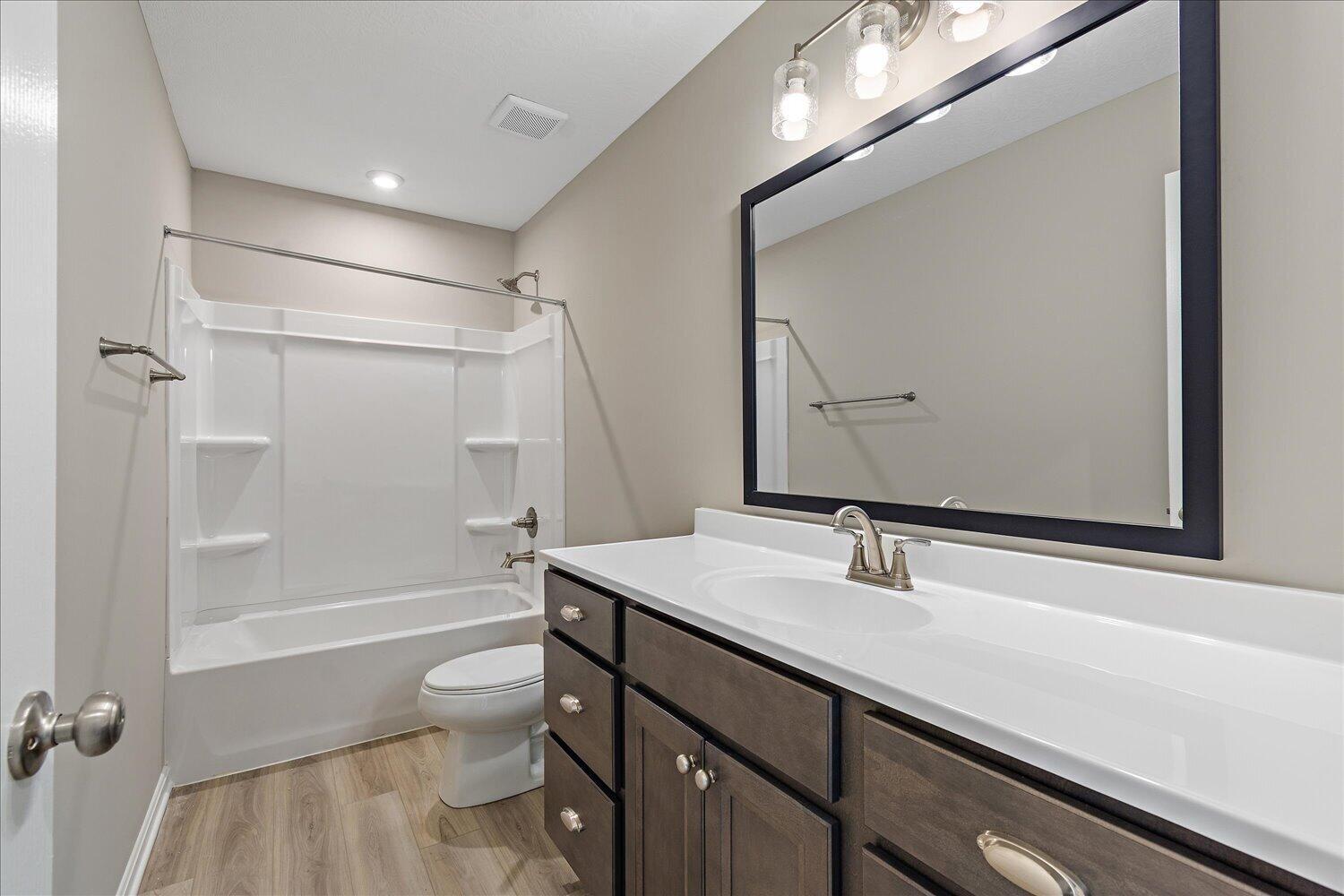 26-Full Bathroom