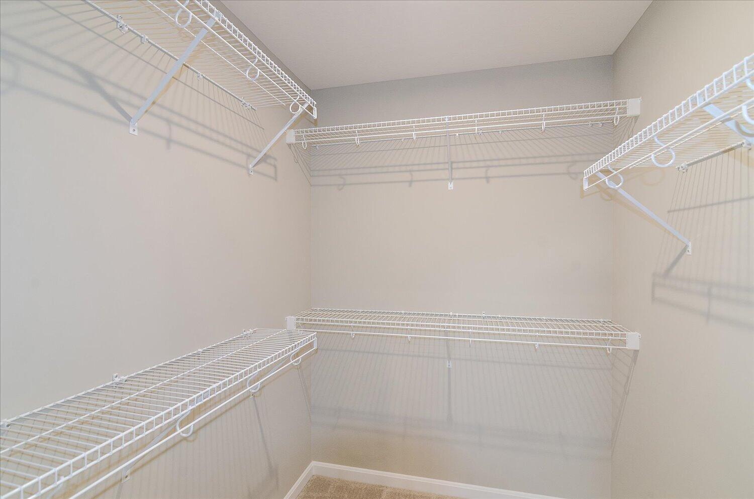 19-Walk In Closet