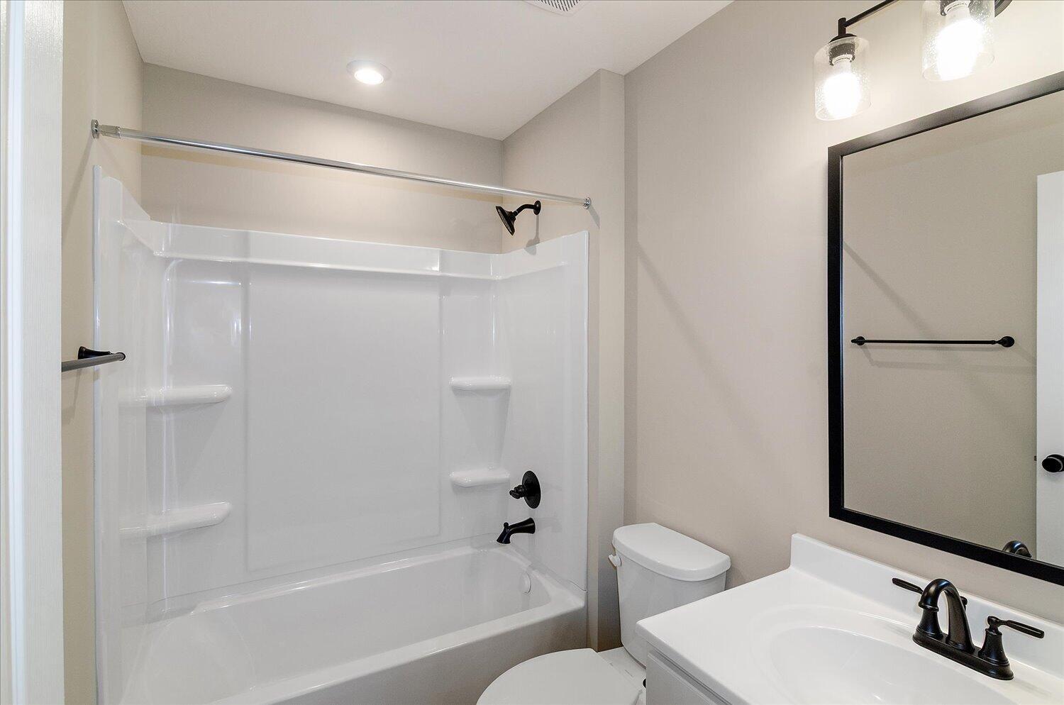 22-Full Bathroom