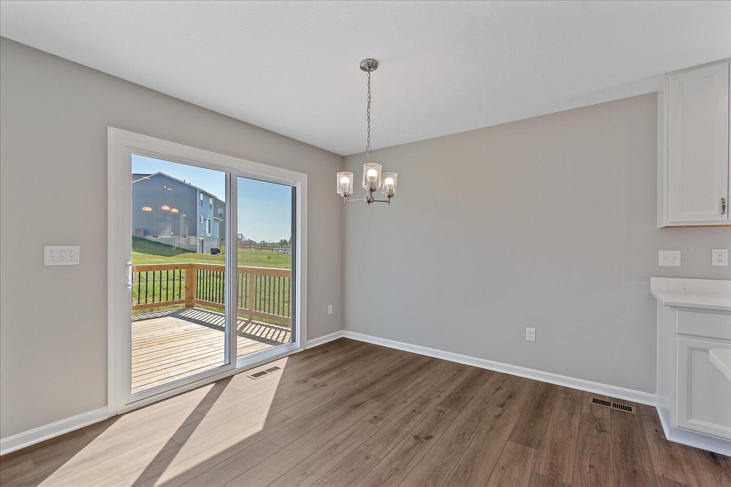 06-Dining Area