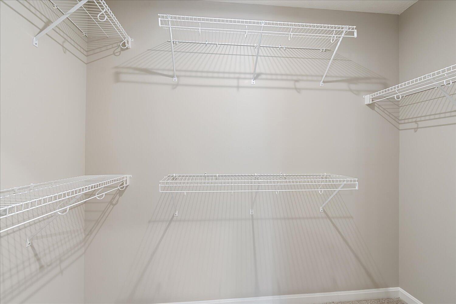 18-Walk in Closet