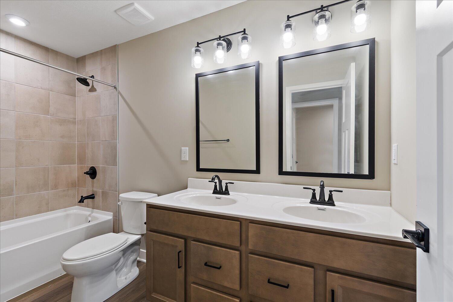 26-Full Bathroom