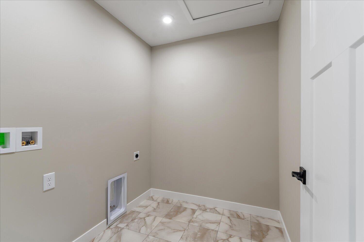 28-Laundry Room