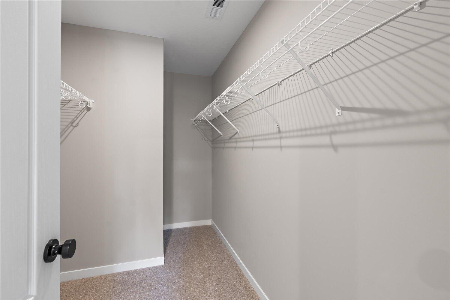20-Walk in Closet
