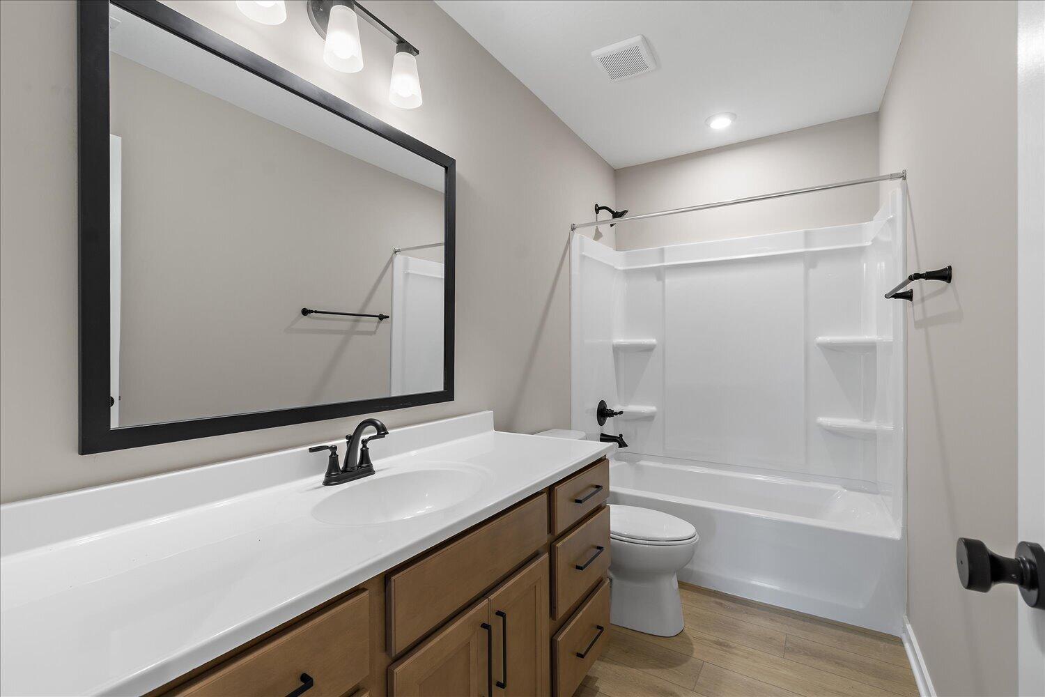 24-Full Bathroom