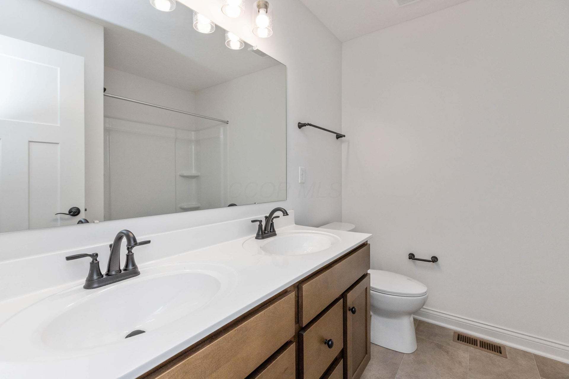 30-Hall Bath