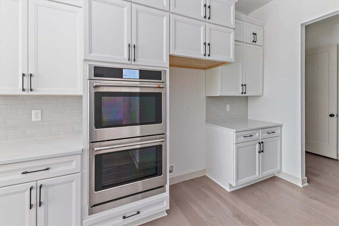 Gleaming built-in double ovens integrate seamlessl