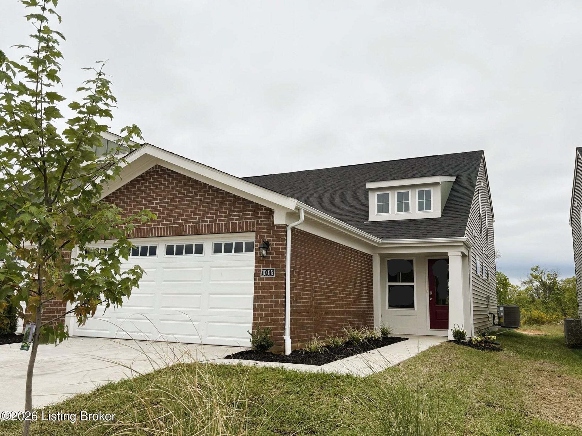 10015 Windcrest 1