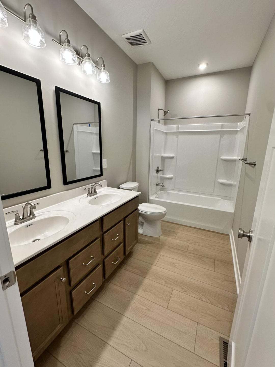 Hall Bathroom - TU 270