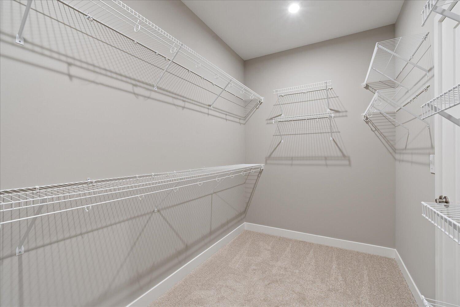 20-Walk in Closet