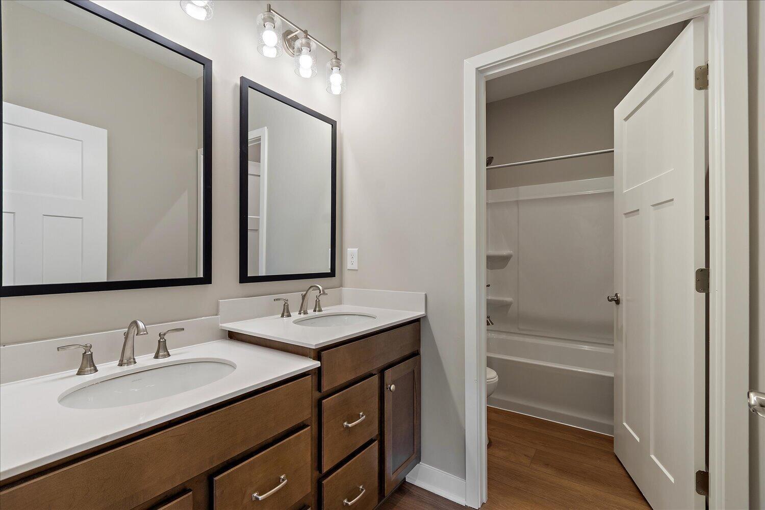 23-Full Bathroom
