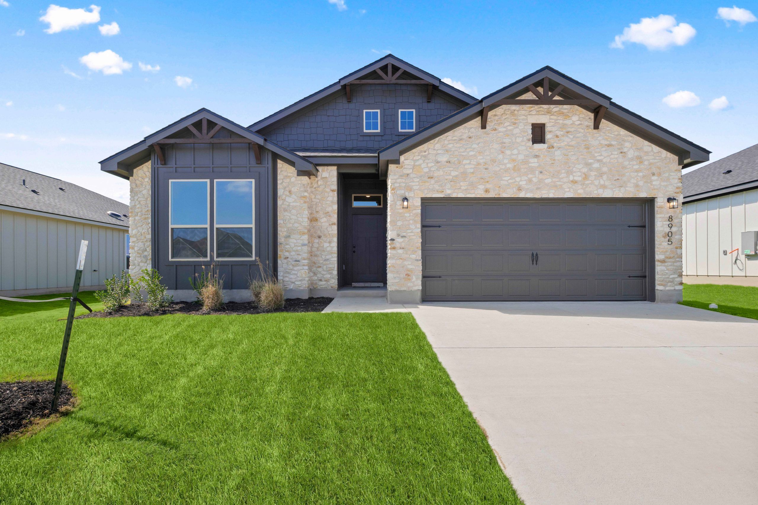 8905 Ponderosa Pine Road (Medina)