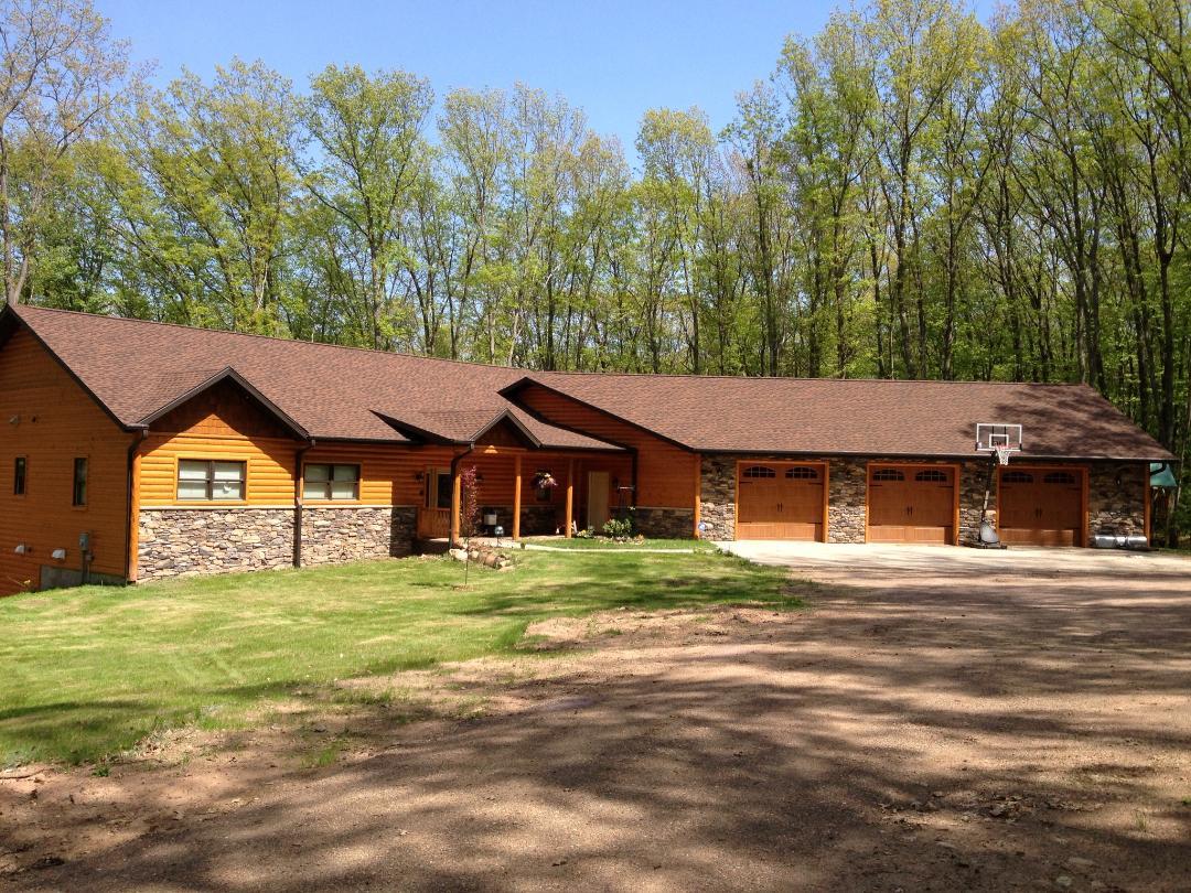 Focht Custom Homes por Focht Custom Homes en Eau Claire Wisconsin