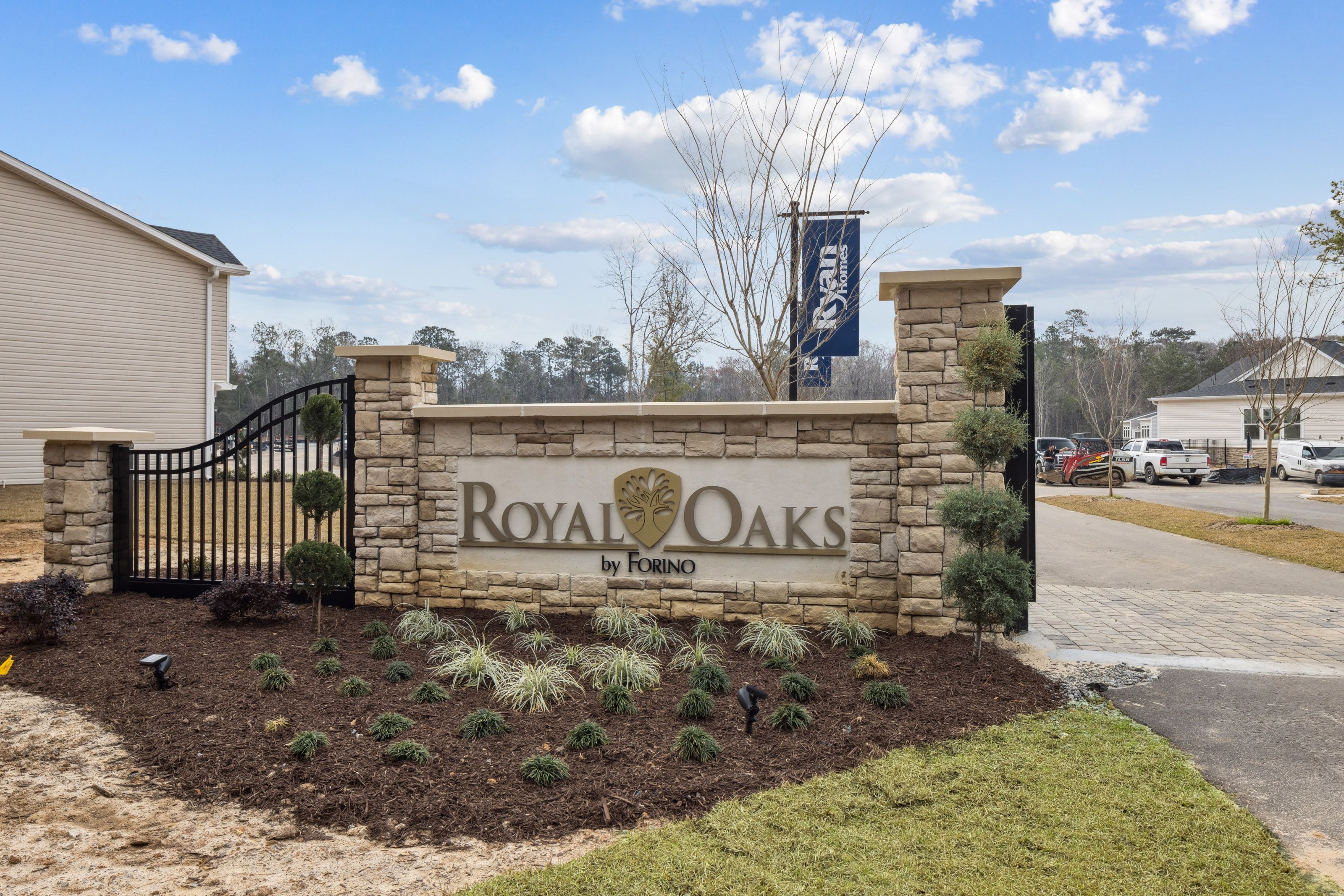 Royal Oaks Entrance