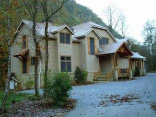 Four Season Building & Development Inc. por Four Season Building & Development Inc. en Asheville North Carolina