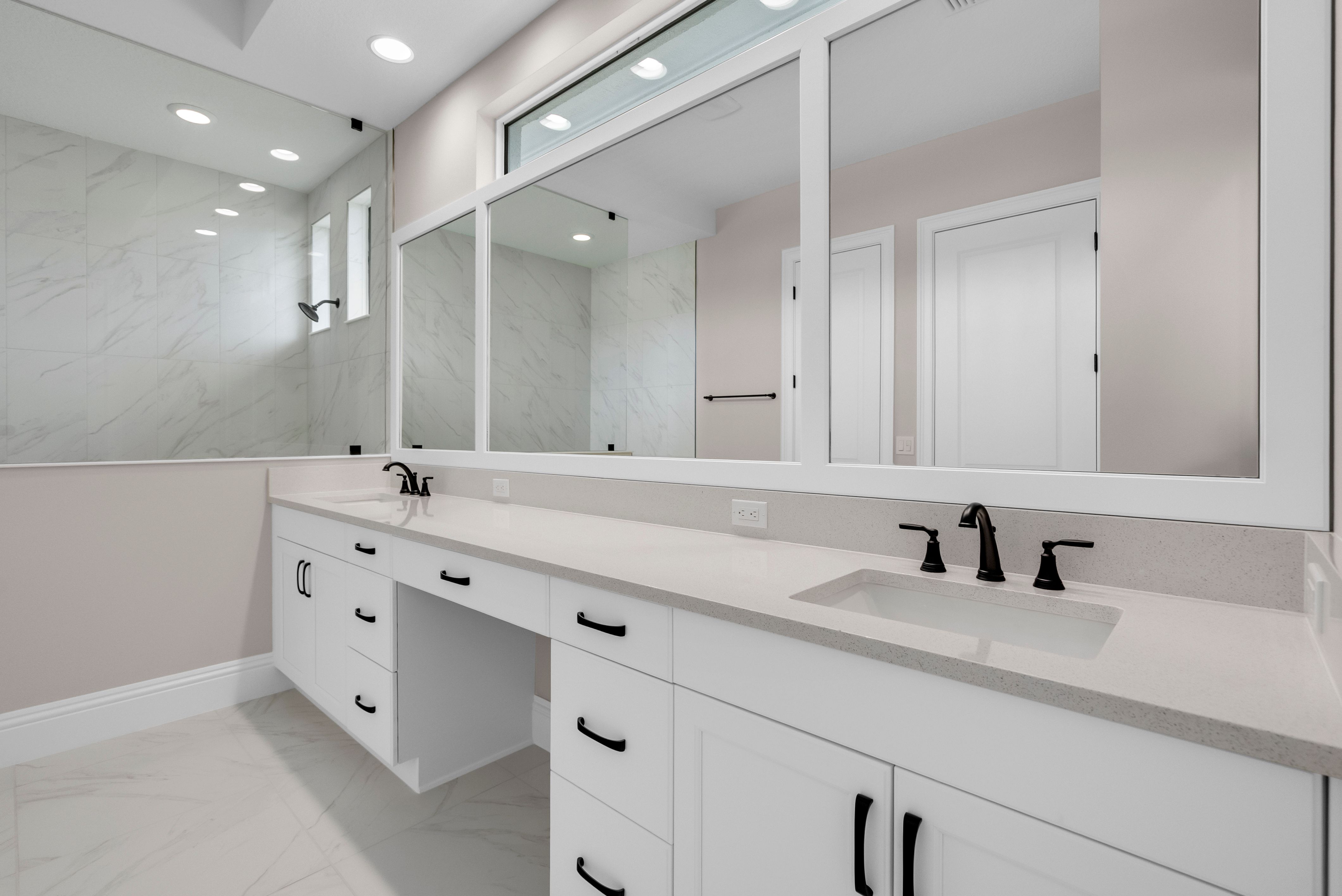 Master Bathroom | 4237 Lucaya Pointe Way