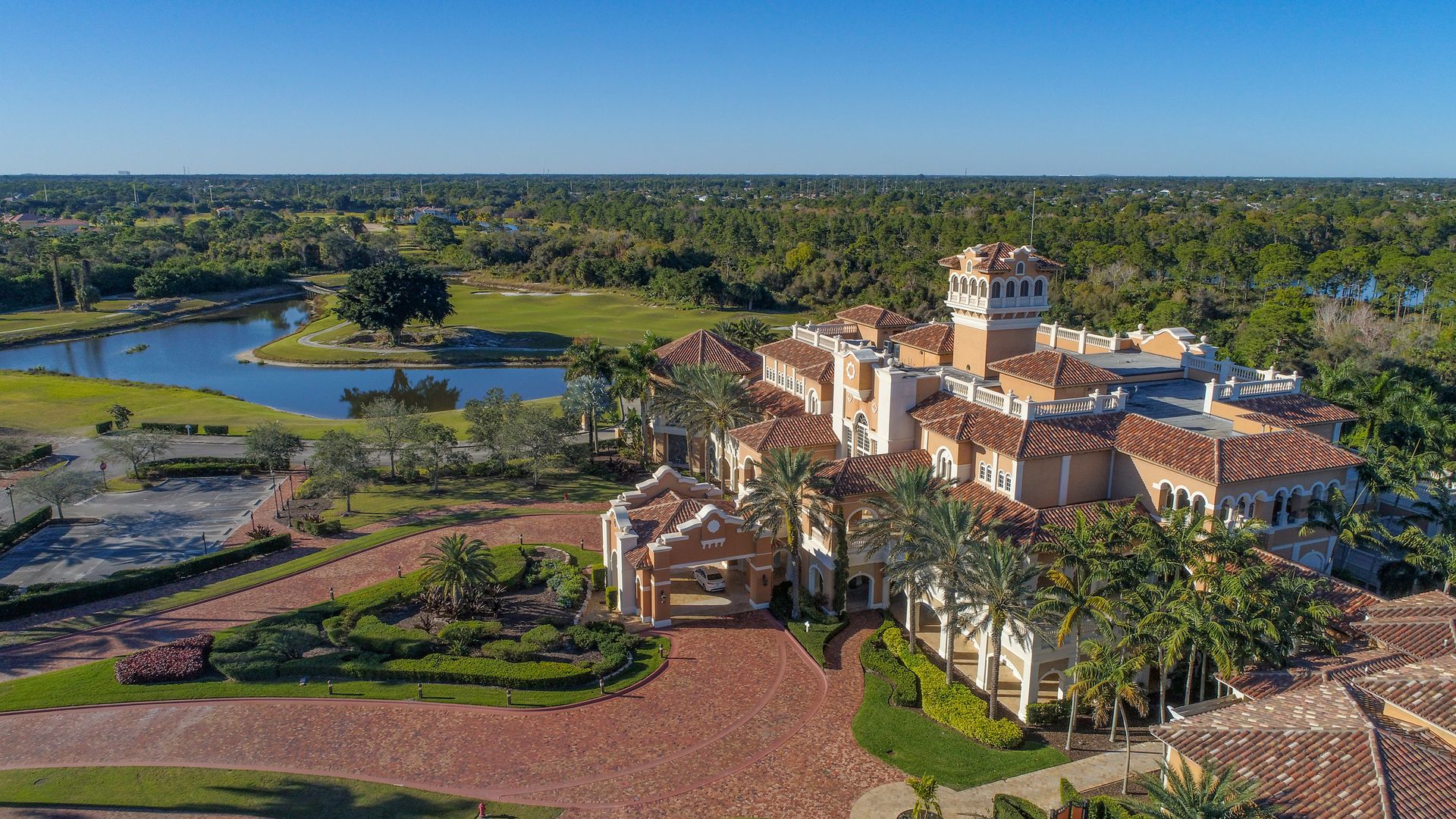 Lakefront Clubhouse | Tesoro Club