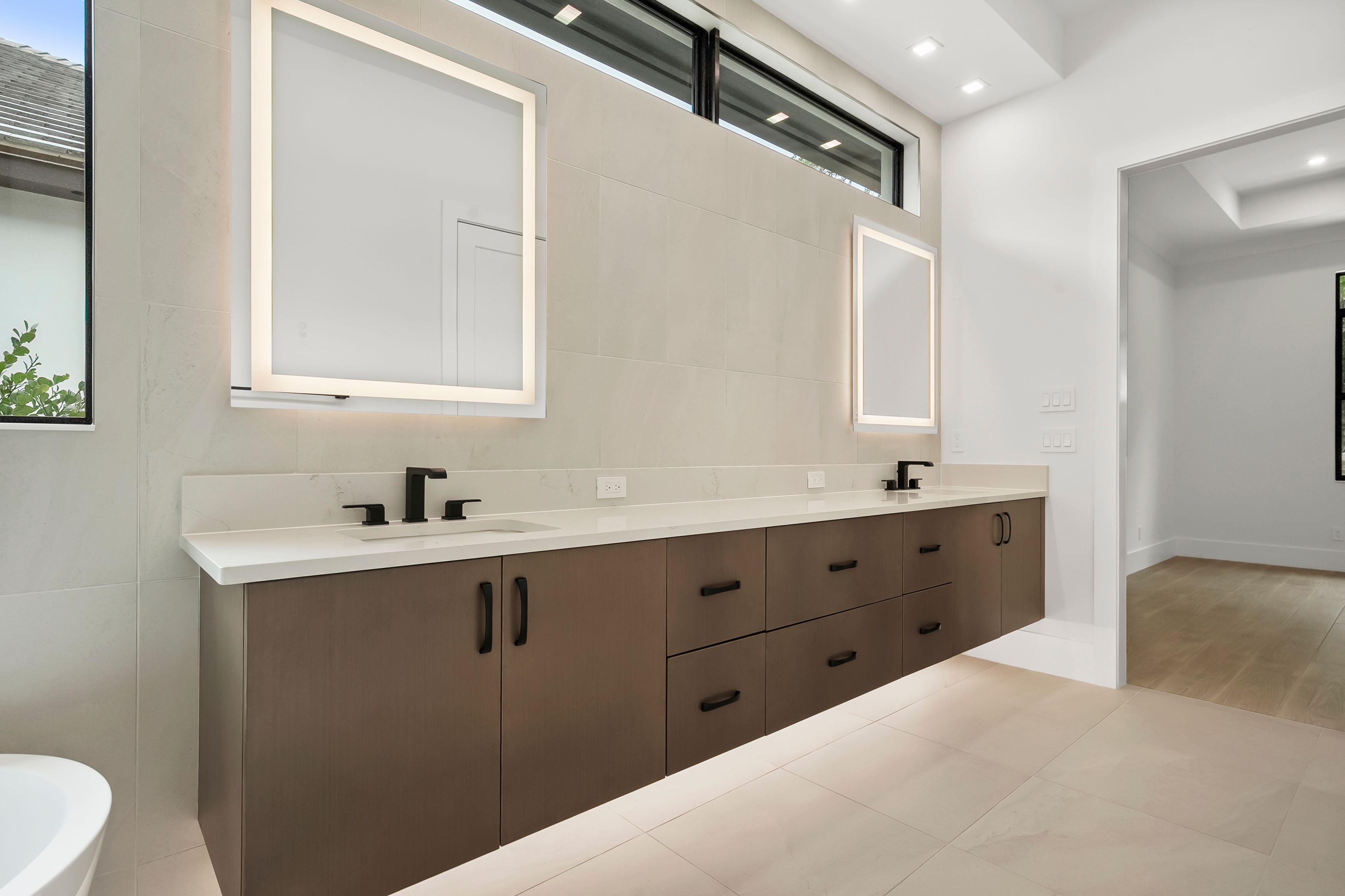 Master Bath | 9160 Seaglass Ct