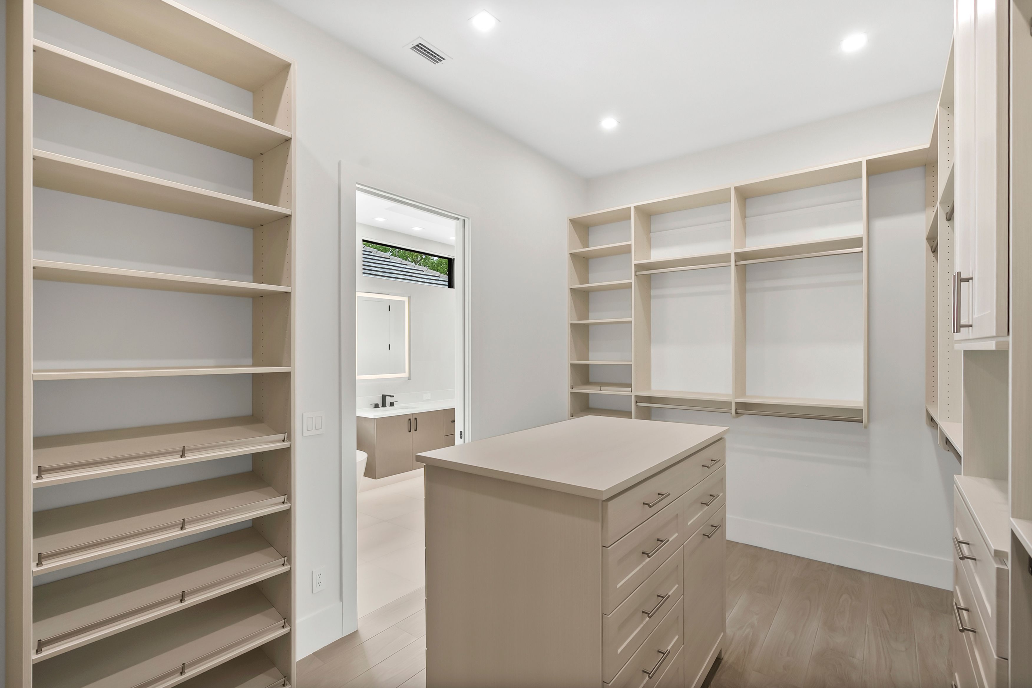 Seaglass Citron25 Master Closet