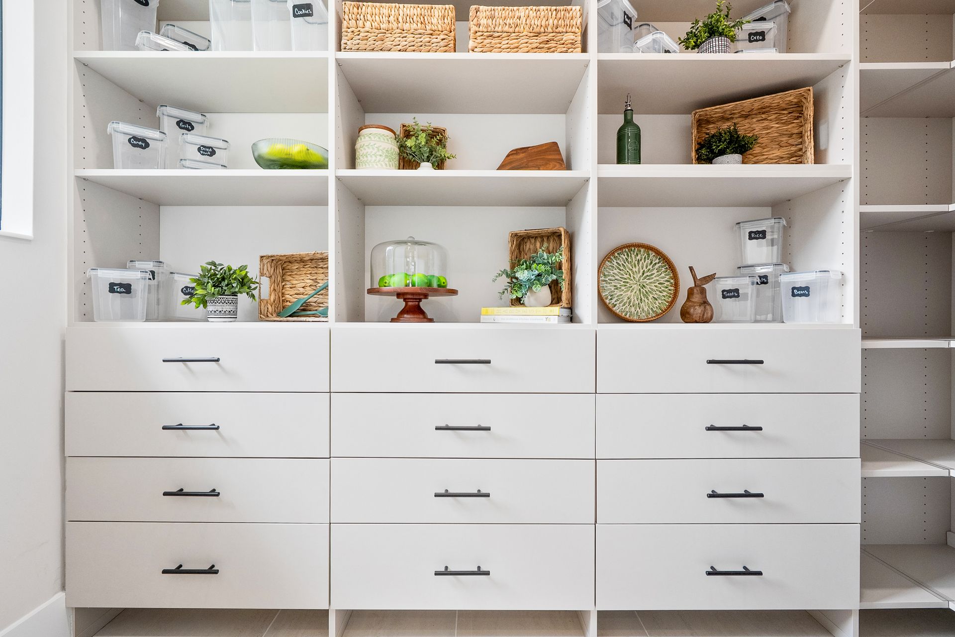 Ravens Landing Irvine Grande Pantry