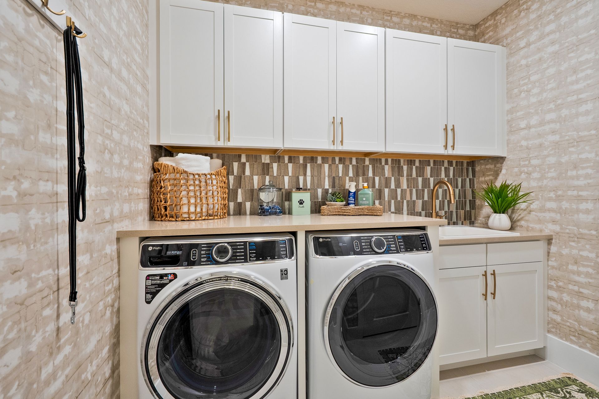 Ravens Landing - Irvine Grande-Laundry Room