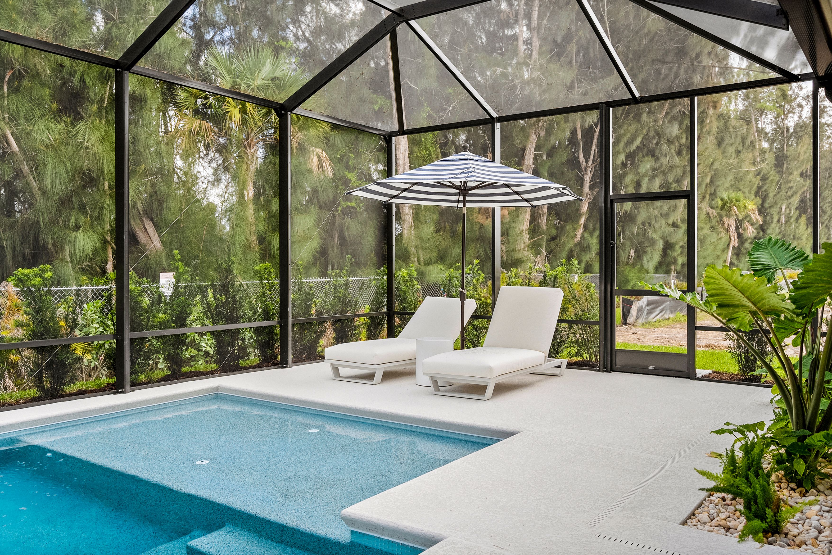 Screened Pool Sun Shelf & Pool Deck | Irvine Grande