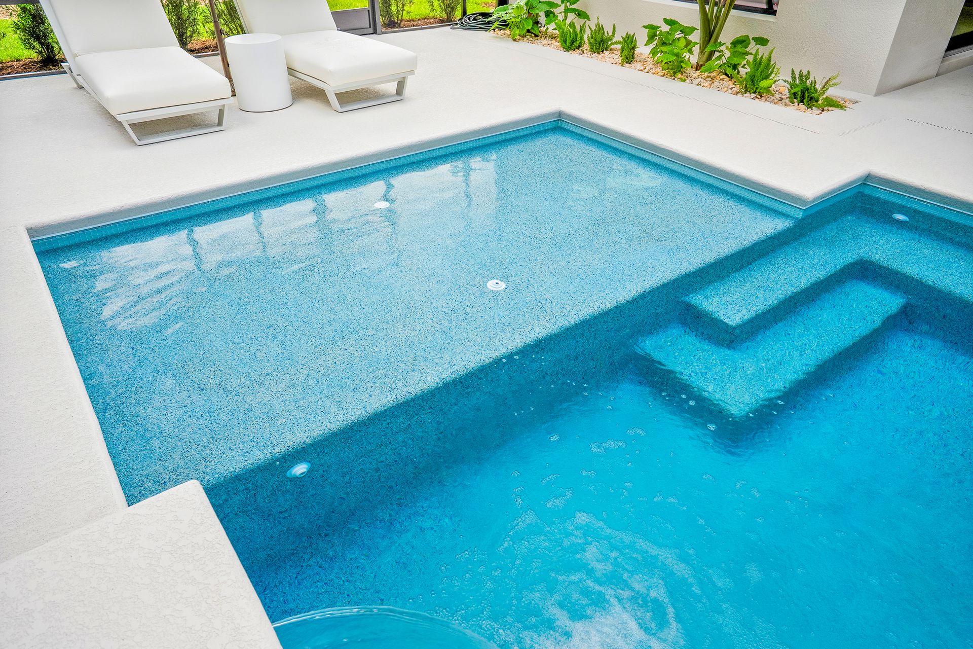 Screened Pool Sun Shelf Detail | Irvine Grande