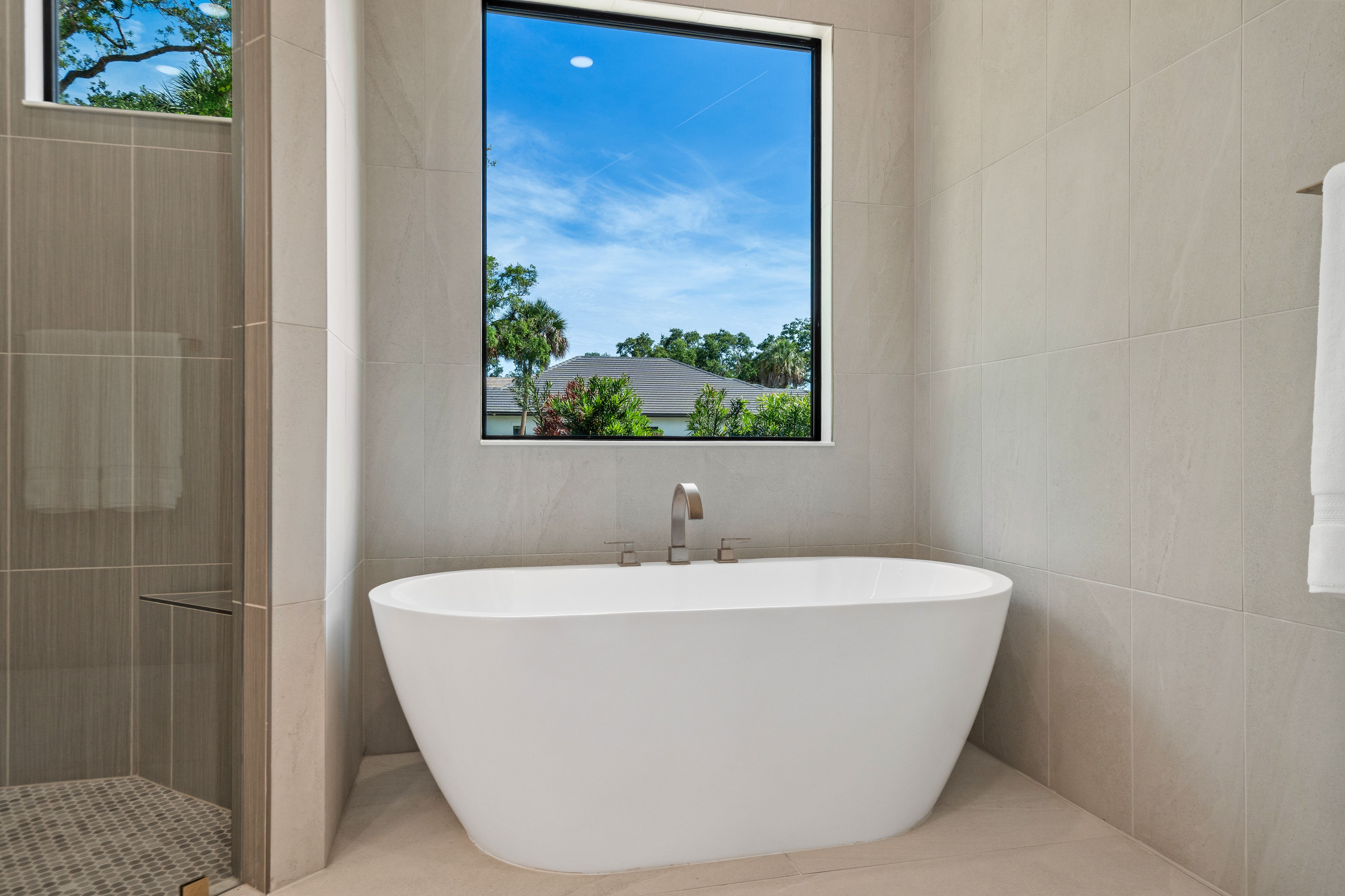 Master Bath | 9241 Seaglass Ct