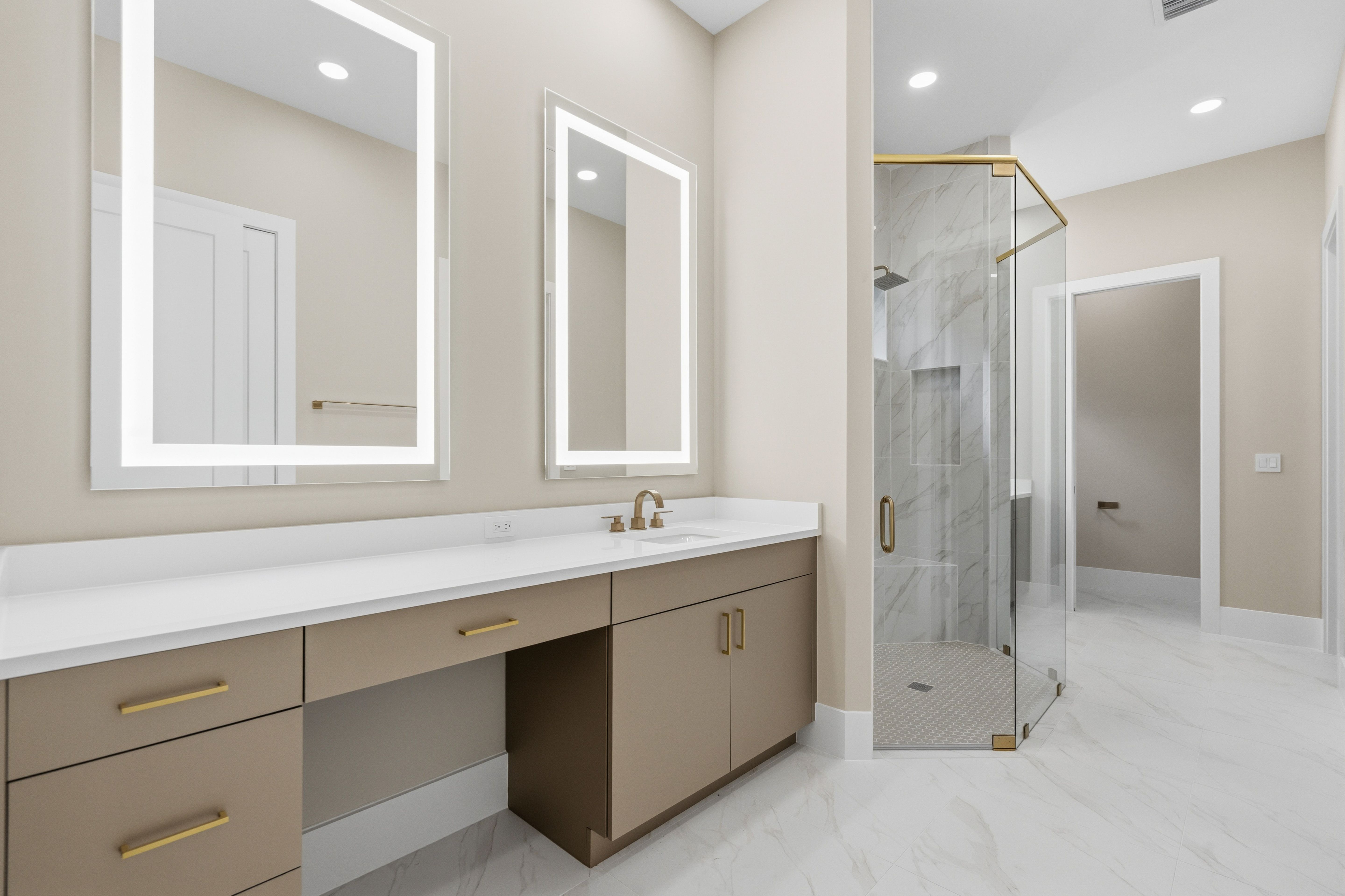 Master Bath | 9108 Seaglass Ct