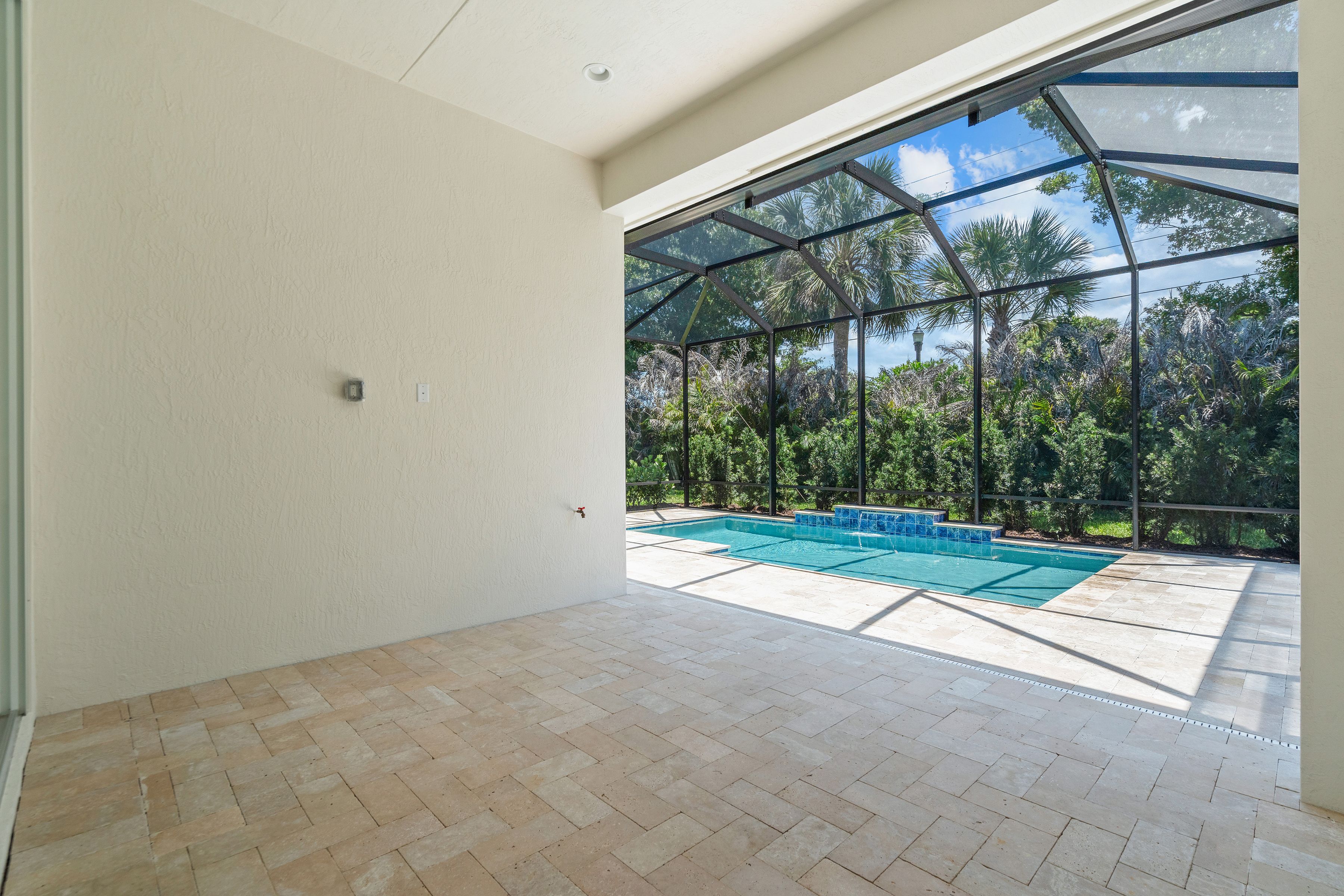 Lanai | 4121 Lucaya Pointe Way