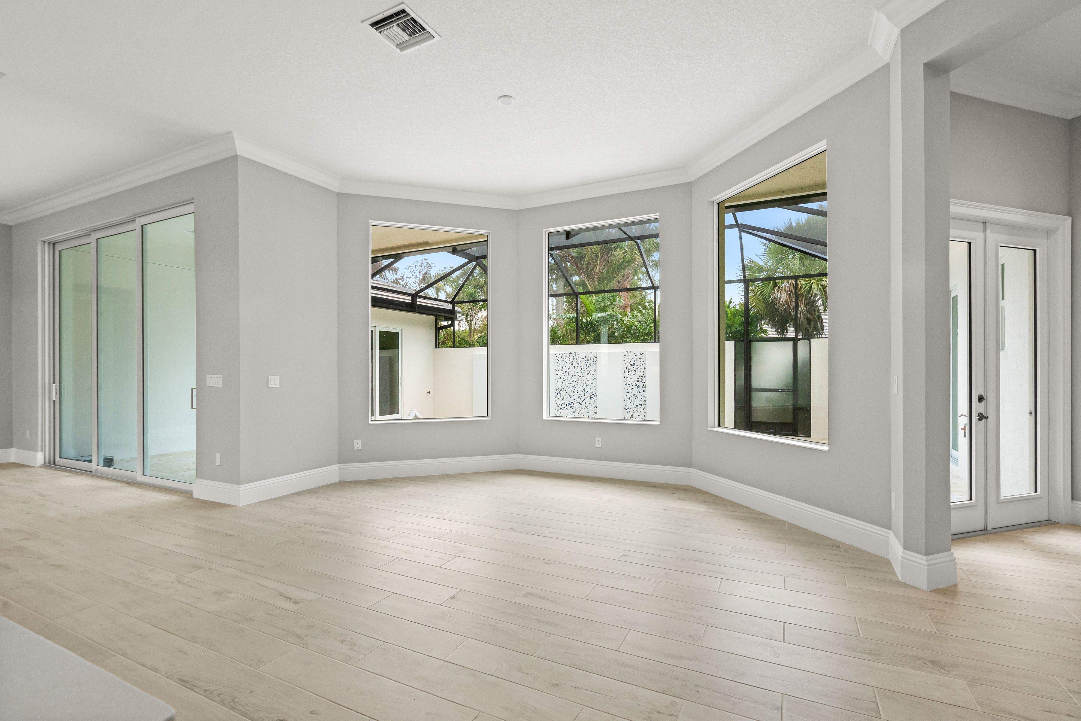 Dining | 4133 Lucaya Pointe Way
