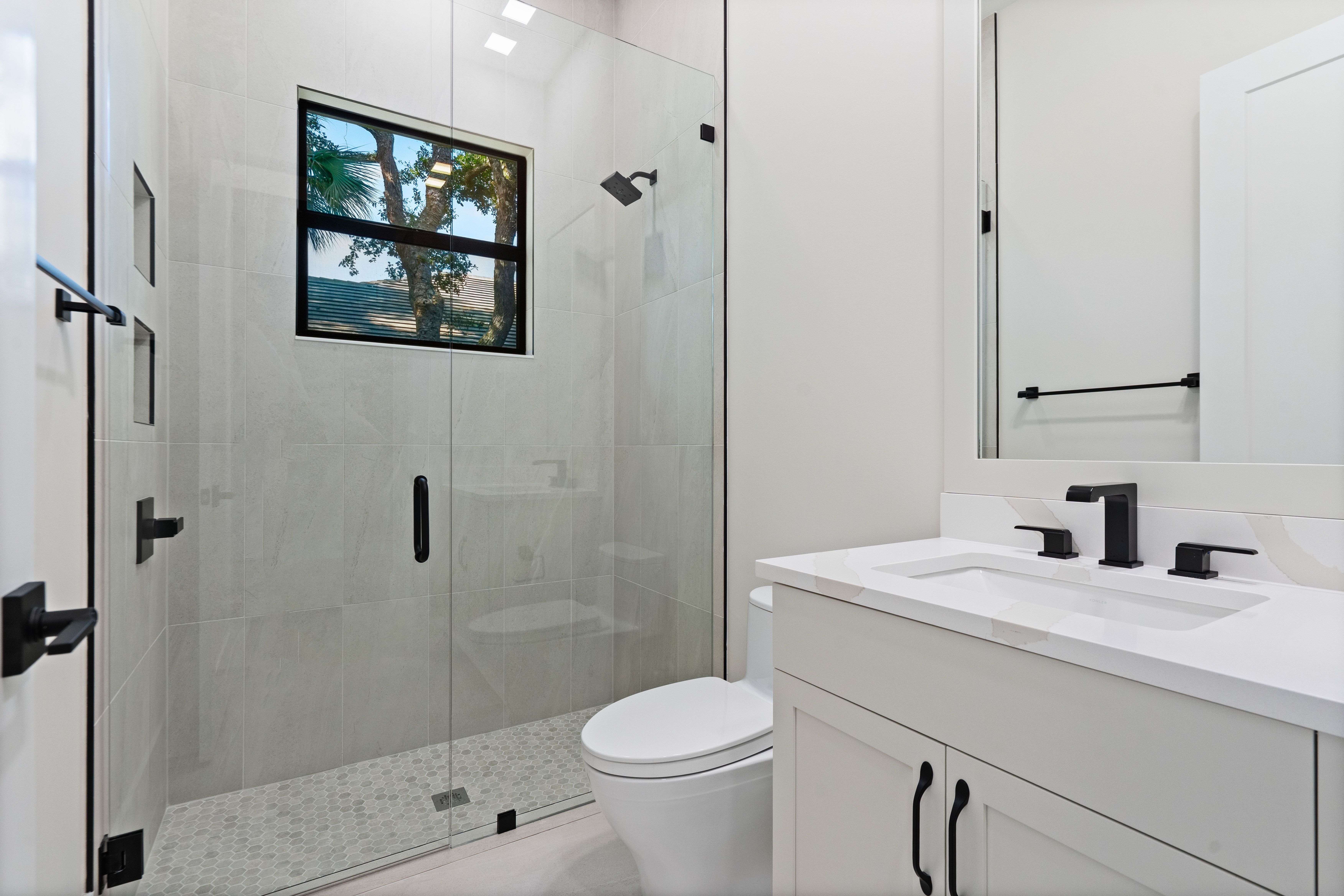 Secondary Bath | 9235 Seaglass Ct