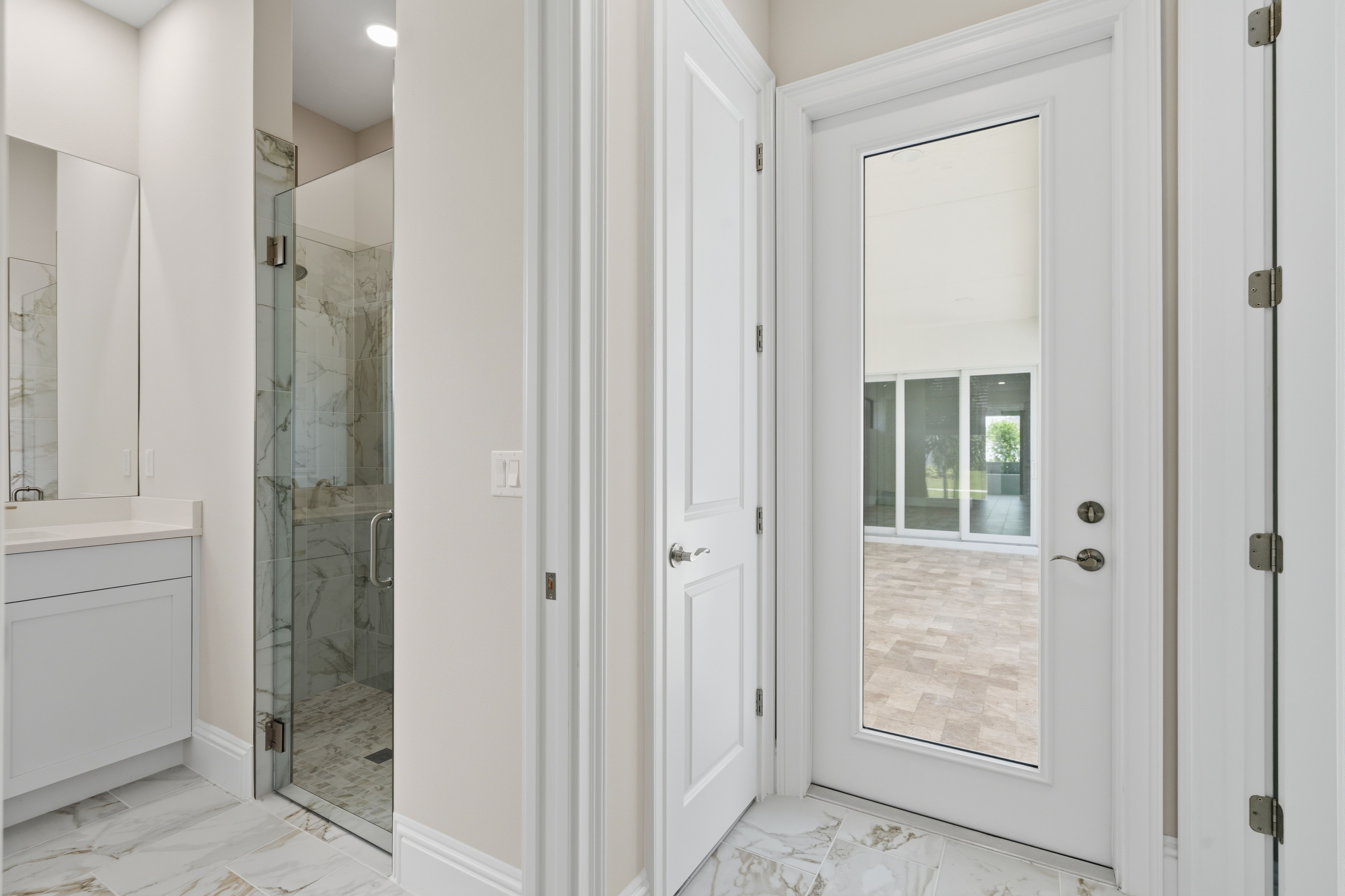 Courtyard Entry to Secondary Beds | 14196 SW Pinnacle Ct