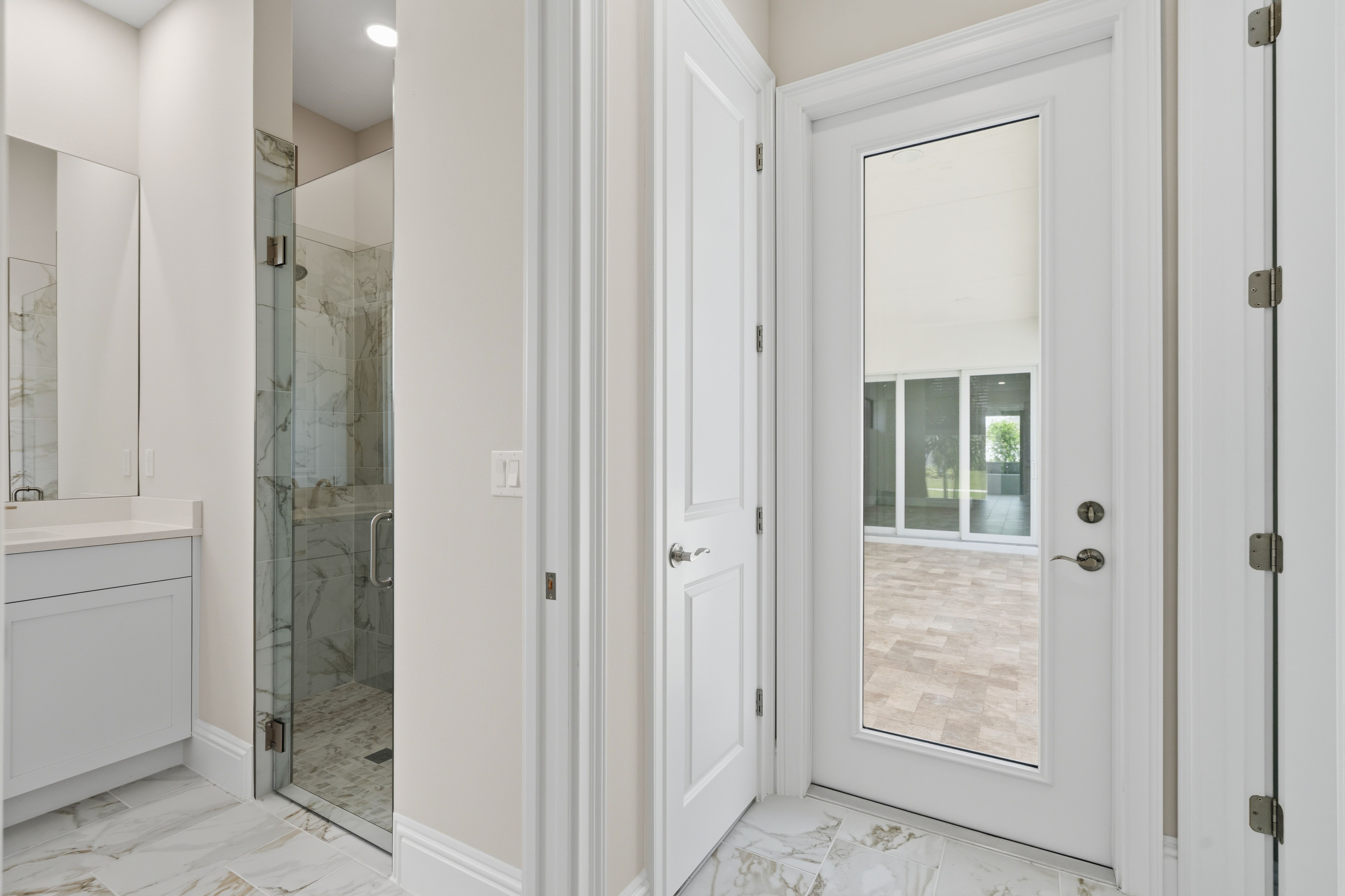 Courtyard Entry to Secondary Beds | 14196 SW Pinnacle Ct