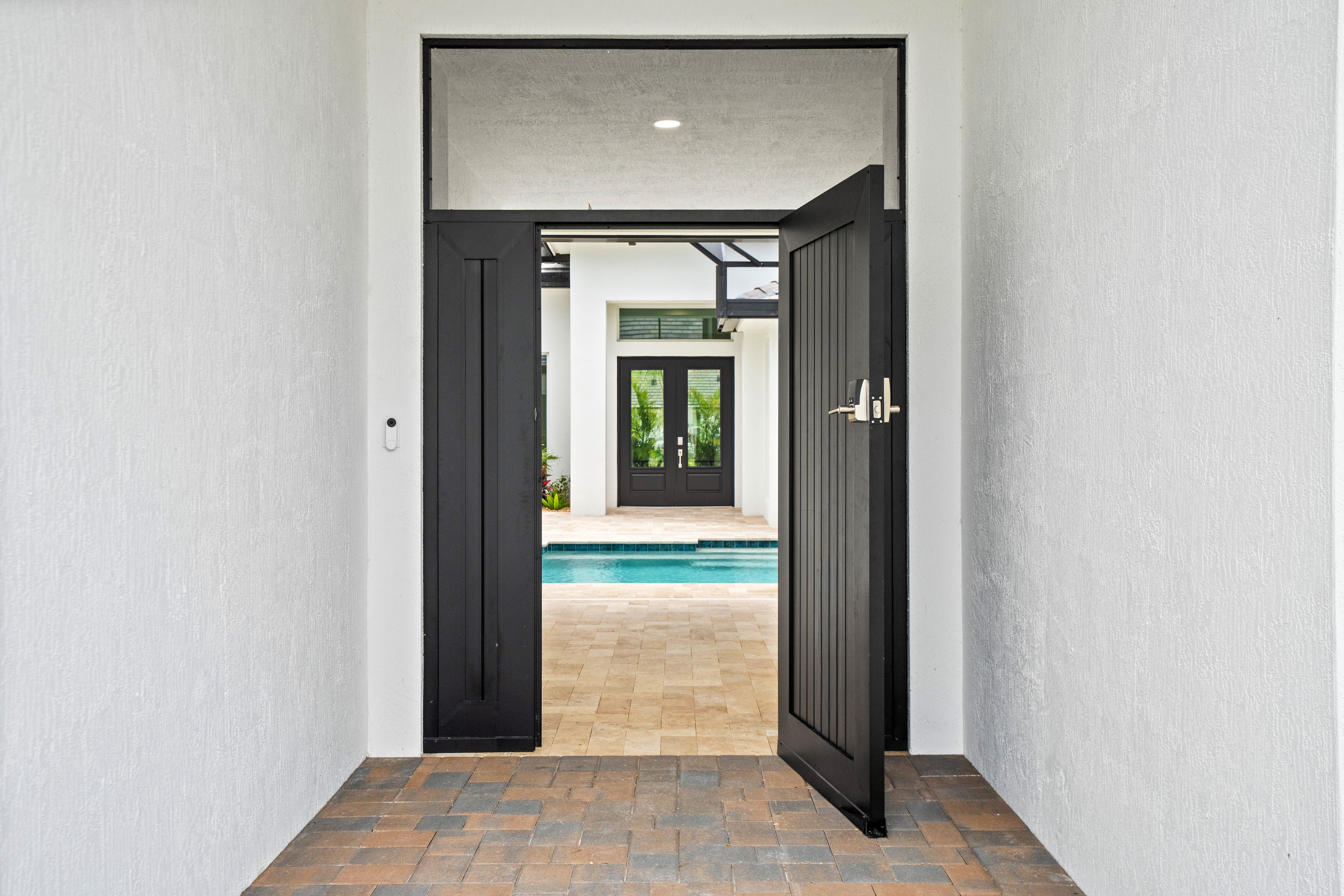 Gated Entry to Courtyard | 14196 SW Pinnacle Ct