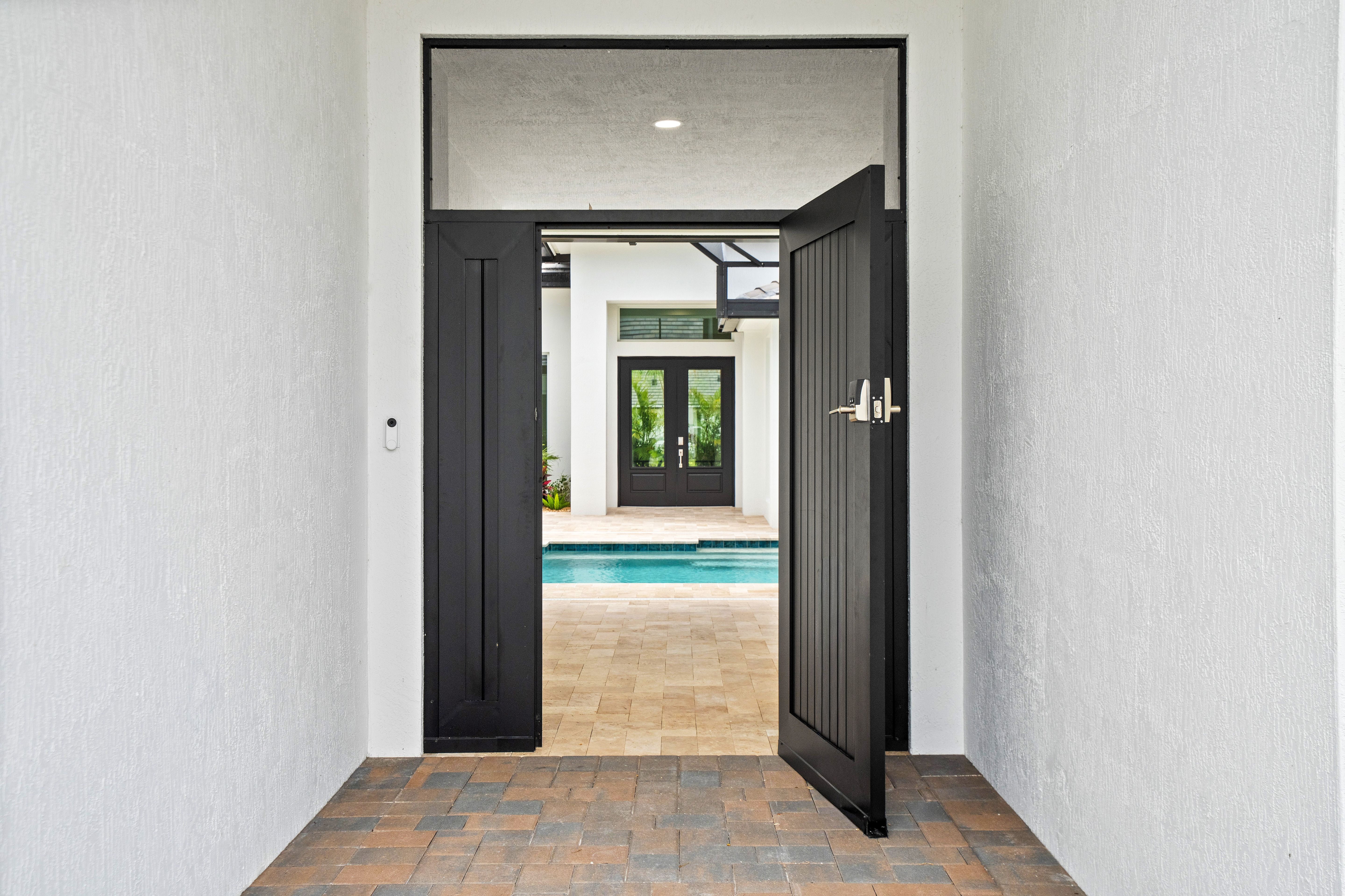 Gated Entry to Courtyard | 14196 SW Pinnacle Ct