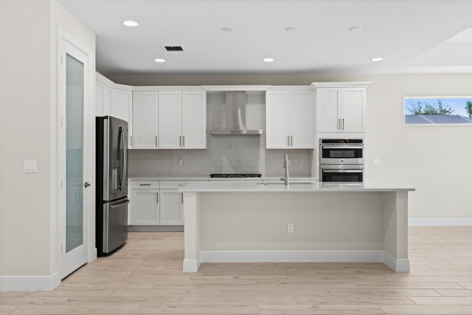 Kitchen | 4090 Tower Pointe Way