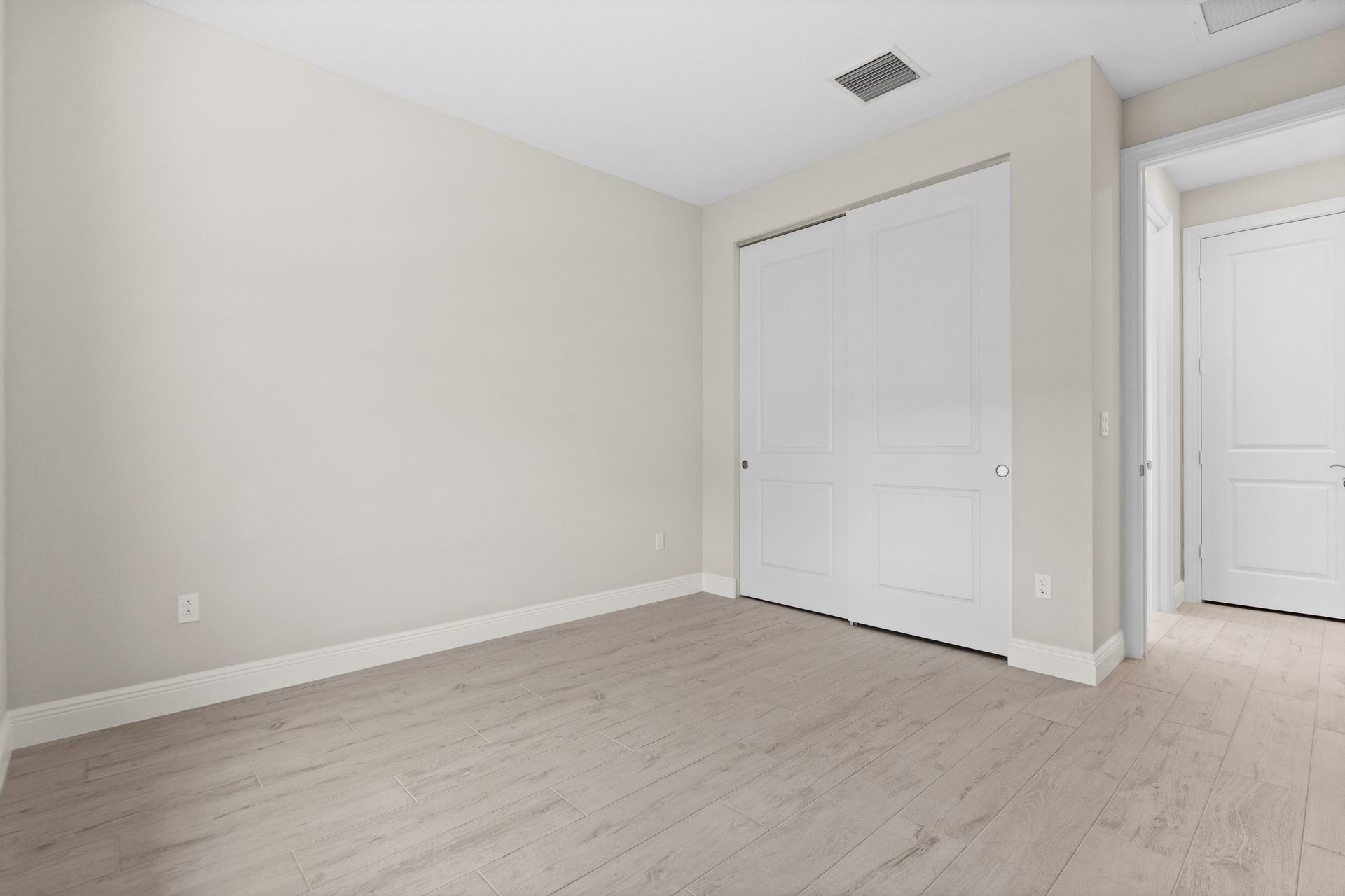 Bed 3 | 4090 Tower Pointe Way