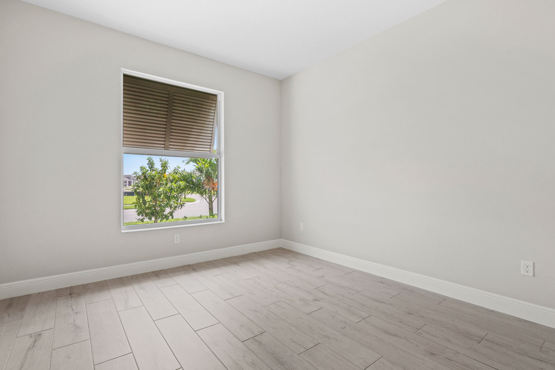 Bed 3 | 4090 Tower Pointe Way