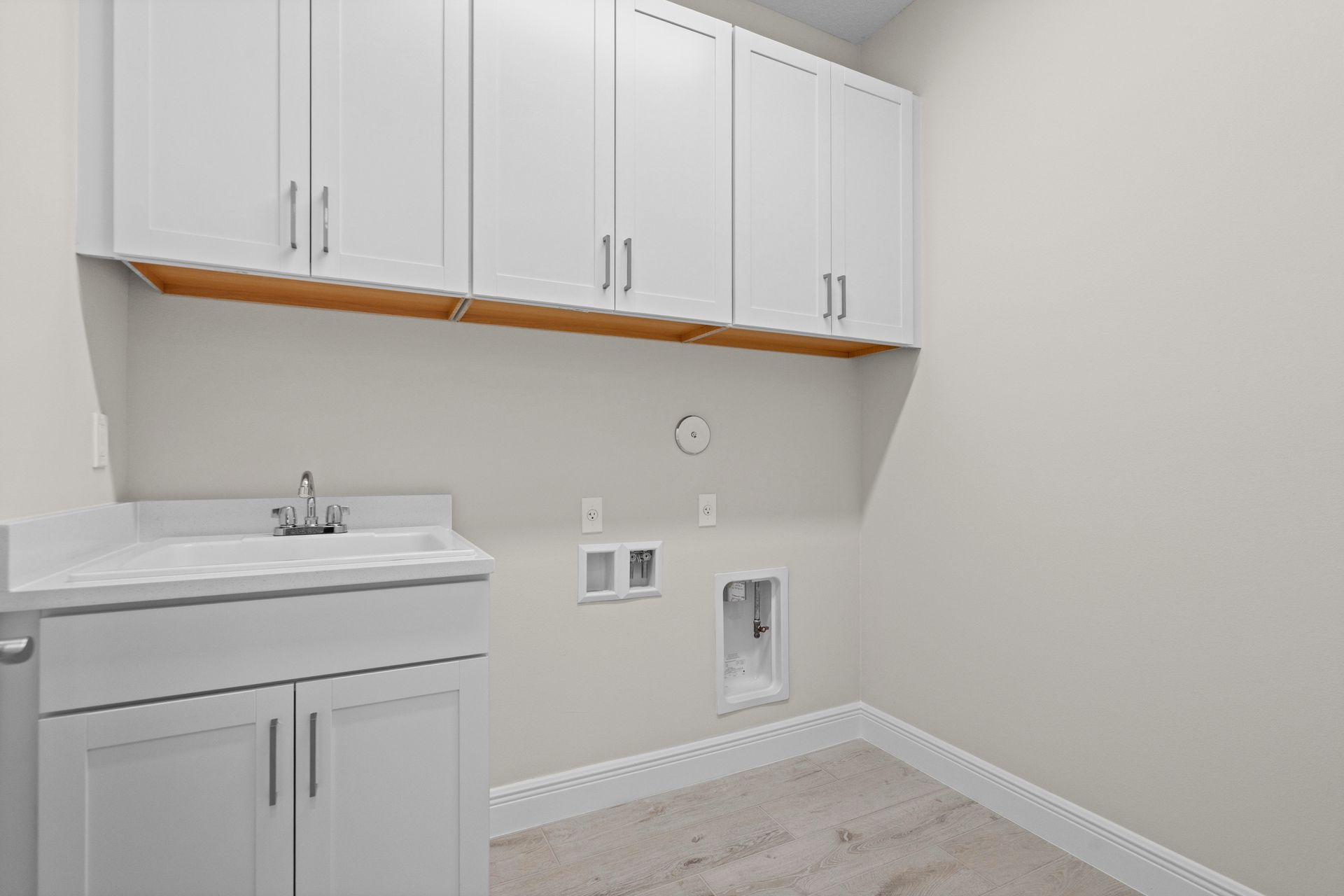 High Pointe Cordella Grande 21 Laundry Room