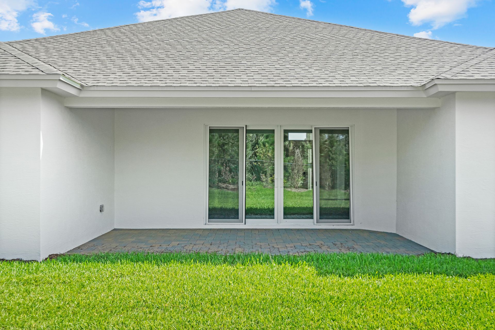 Lanai | 4090 Tower Pointe Way