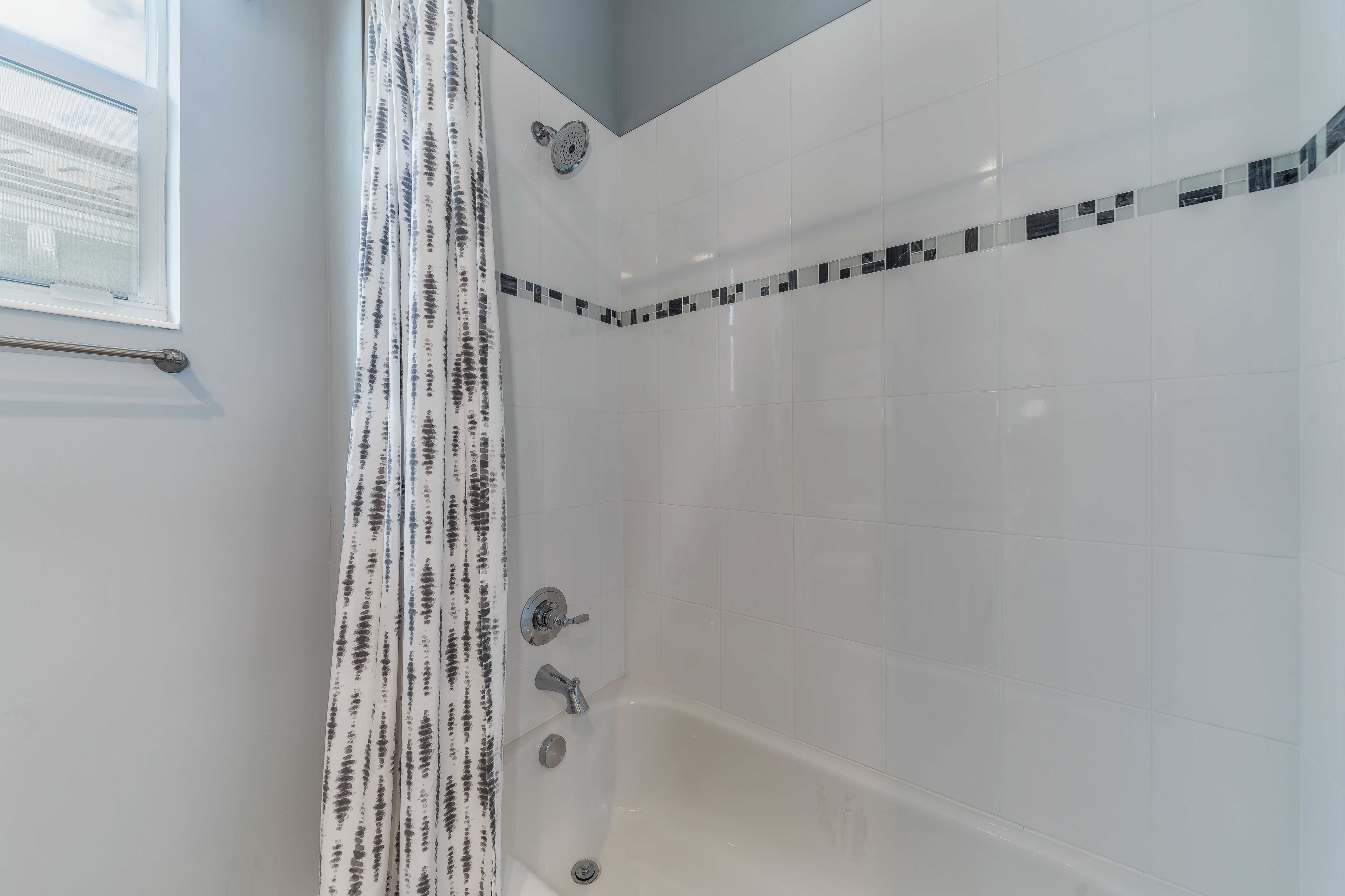 Secondary Bath | Palomar Model Move-in Ready