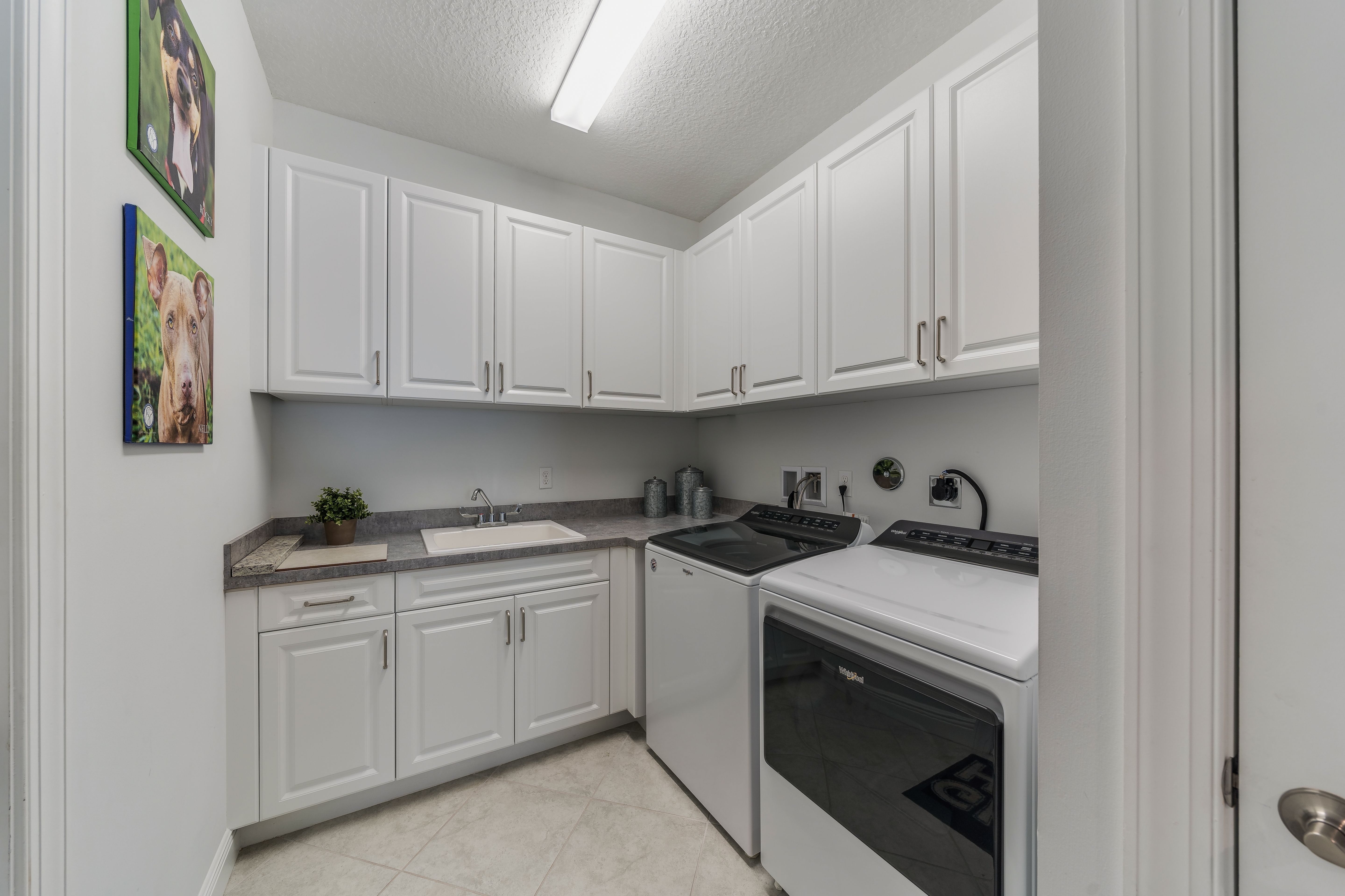 Lake Park Palomar Laundry Room