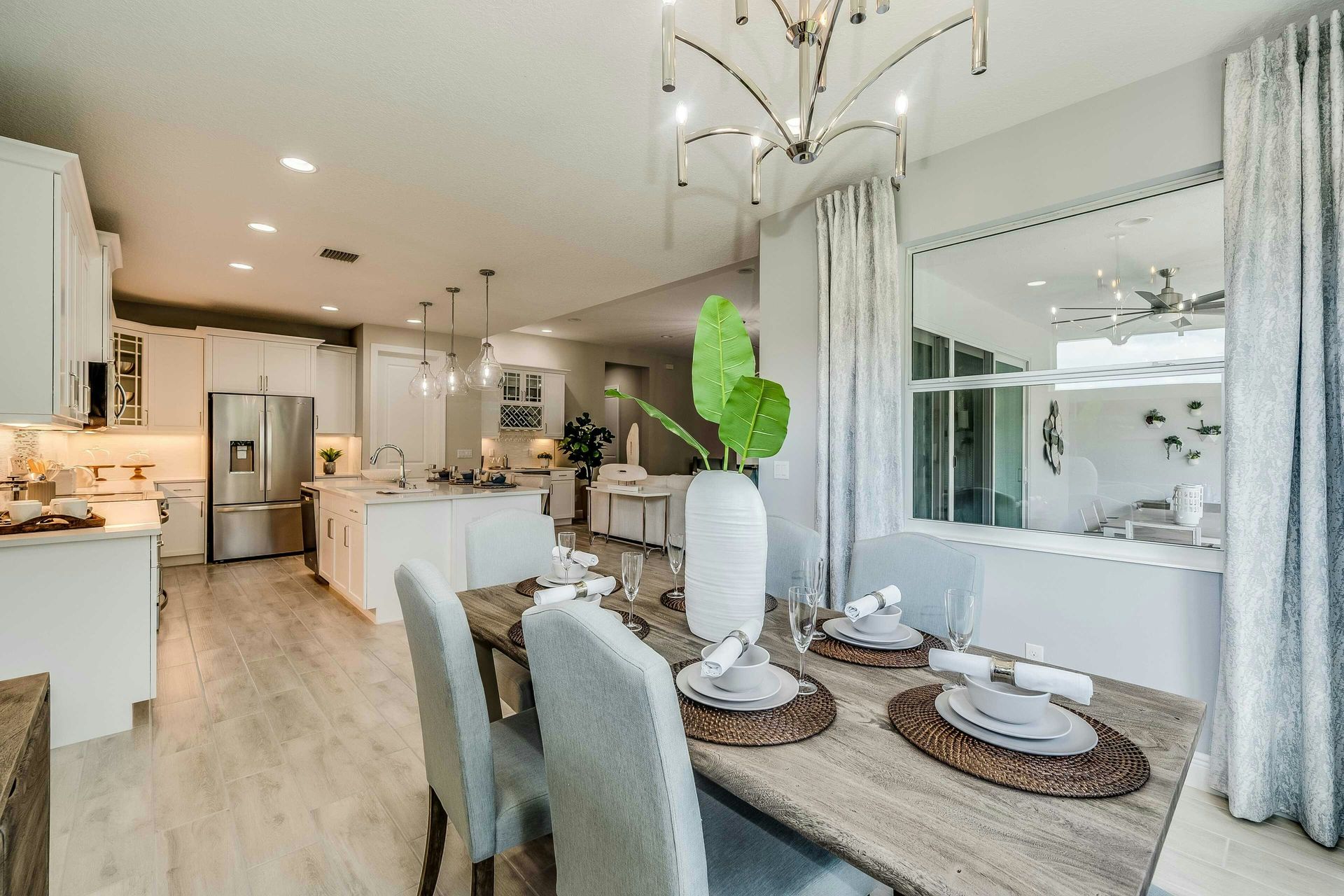 Dining to Kitchen | Allura