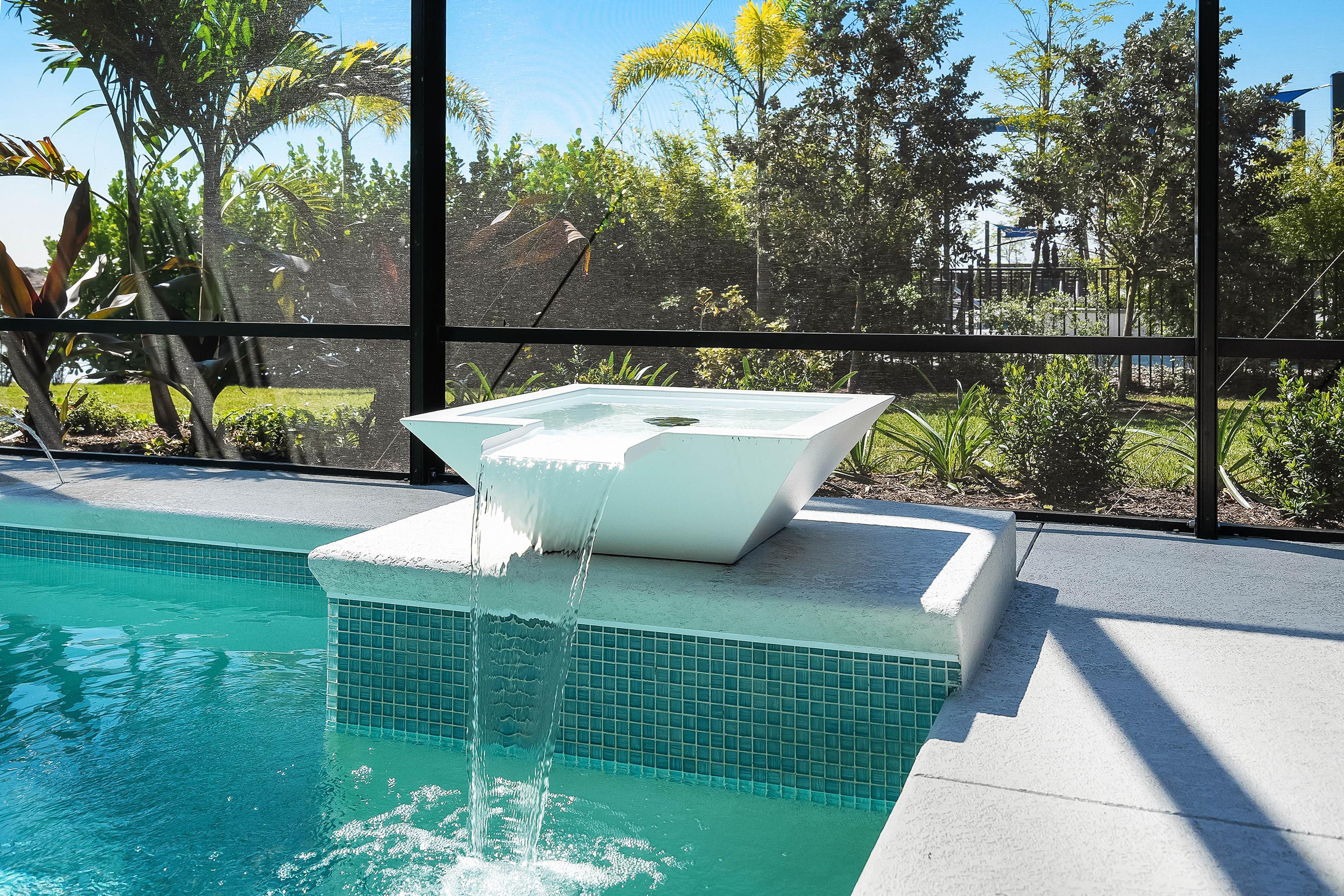 Pool Detail | Iris Grande